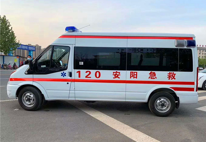 國六福特V348長(zhǎng)軸中頂救護(hù)車