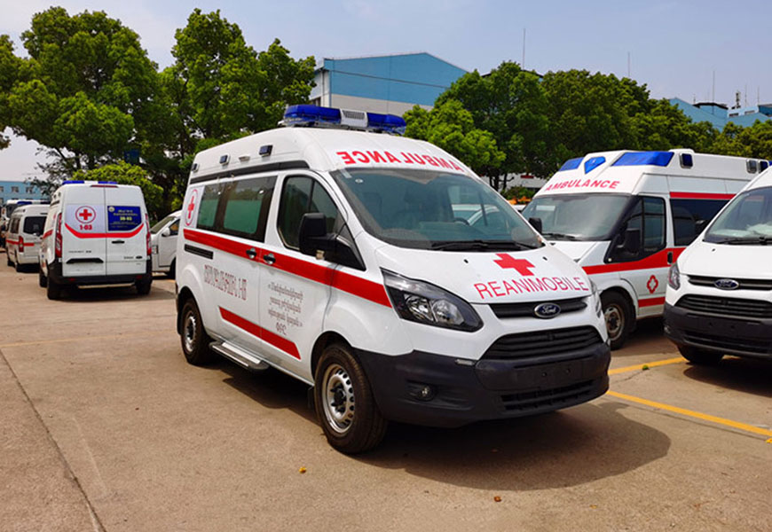 國(guó)六福特V362中軸中頂救護(hù)車