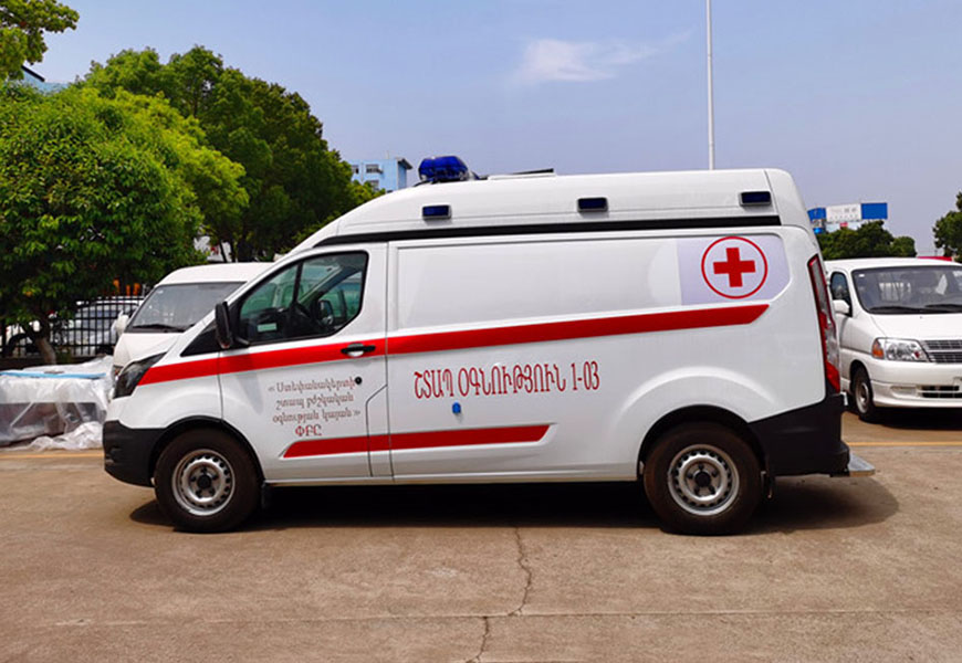 國(guó)六福特V362中軸中頂救護(hù)車