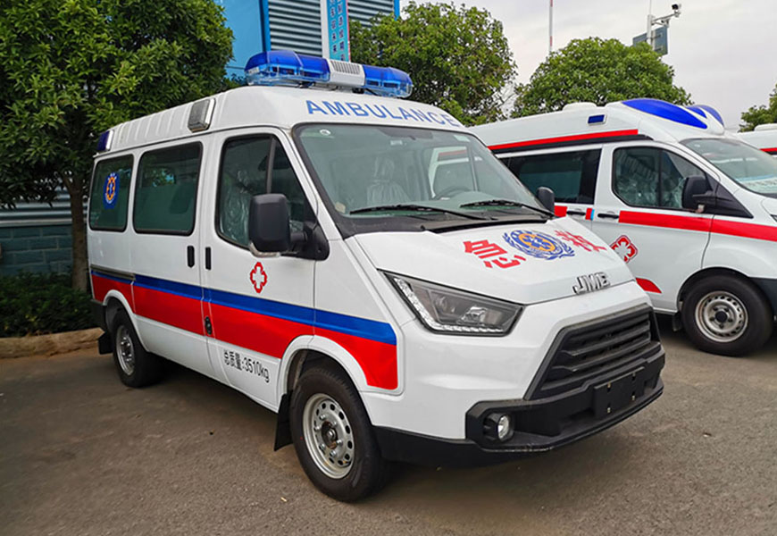 國(guó)六江鈴特順短軸中頂救護(hù)車