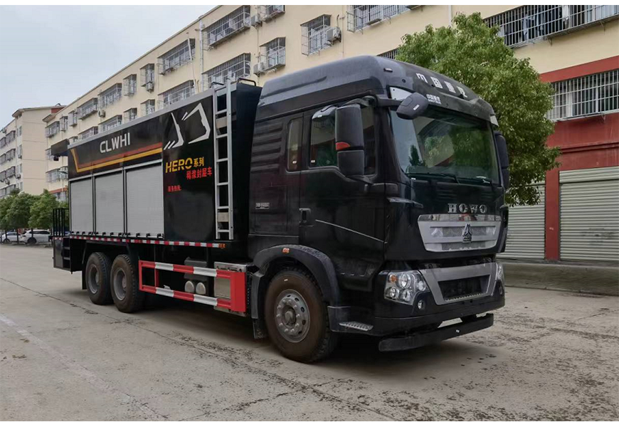 重汽豪沃后雙橋公路養(yǎng)護稀漿封層車