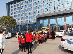 隨州齊星幼兒園參觀(guān)程力集團(tuán)學(xué)習(xí)專(zhuān)用汽車(chē)