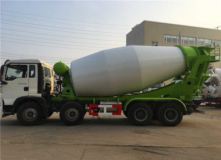 輕量化重汽豪沃14方攪拌車(chē)